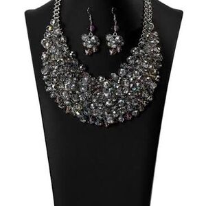 Paparazzi Dazzling Silver Necklace and Earring Set
